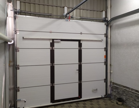 Автоматические гаражные секционные ворота с калиткой_29-05-24(3) | Компания Сокол